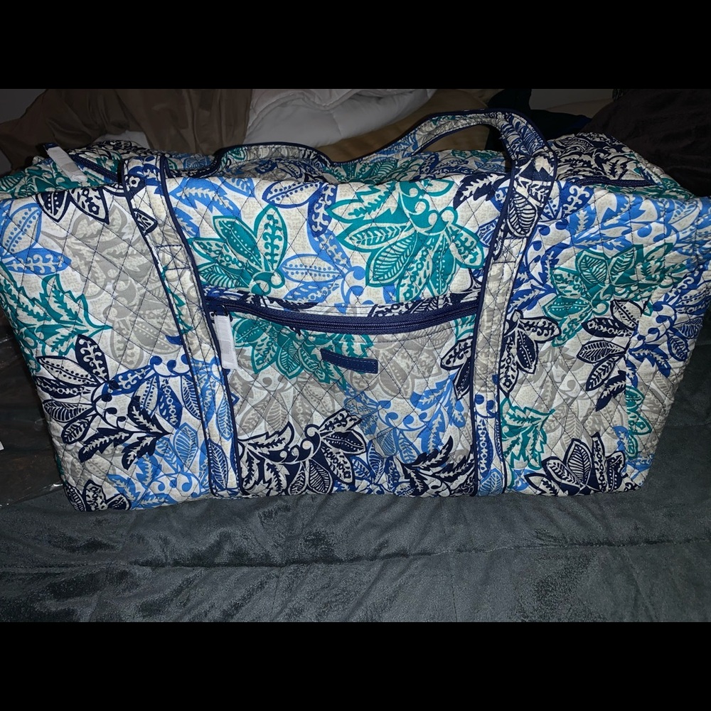 BRAND NEW VERA BRADLEY DUFFLE BAG!